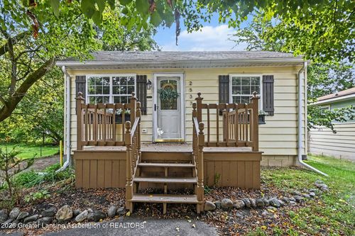 2537 Beryl St, Holt, MI, 48842-9747 | Card Image