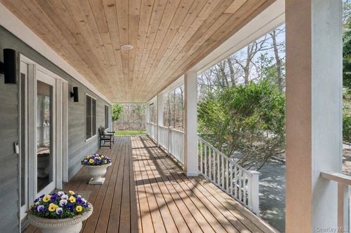 9 Red Creek Cir, Hampton Bays, NY, 11946-1125 | Card Image