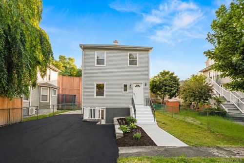 18 Anna St, Nyack, NY, 10960-2402 | Card Image