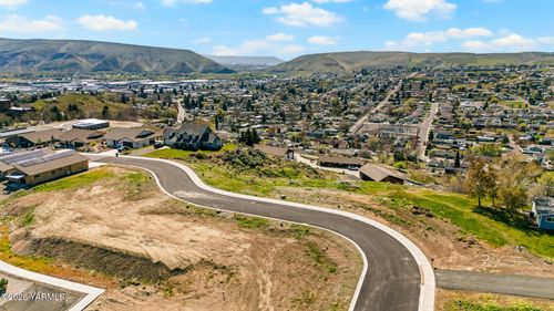 729 Vista Del Sol, Selah, WA, 98942-5906 | Card Image