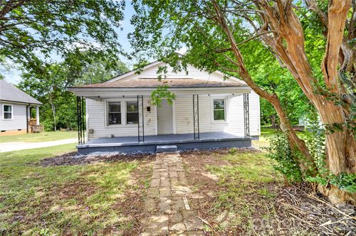 216 W Shannonhouse St, Shelby, NC, 28152-6568 | Card Image