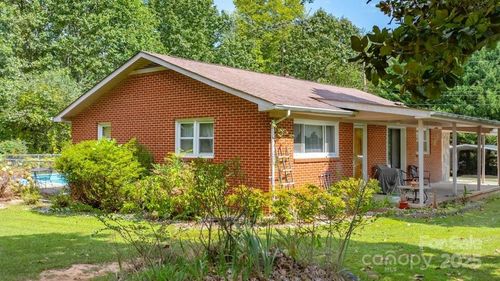489 Ned Mcgimsey Rd, Nebo, NC, 28761-6755 | Card Image