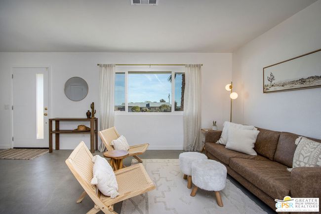 4742 Avenida La Flora Desierta, House other with 2 bedrooms, 1 bathrooms and 3 parking in Joshua Tree CA | Image 4