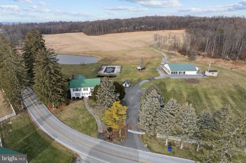 767 Pinetown Rd, LEWISBERRY, PA, 17339-8904 | Card Image