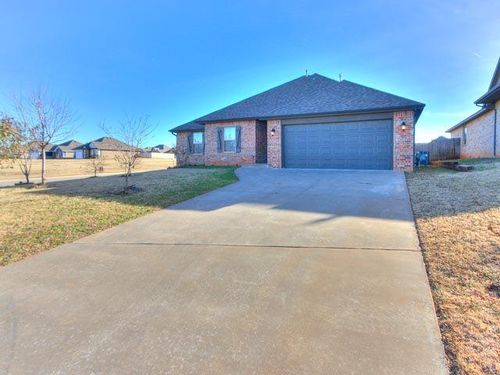 7001 Cherokee Xing W, Warr Acres, OK, 73132 | Card Image