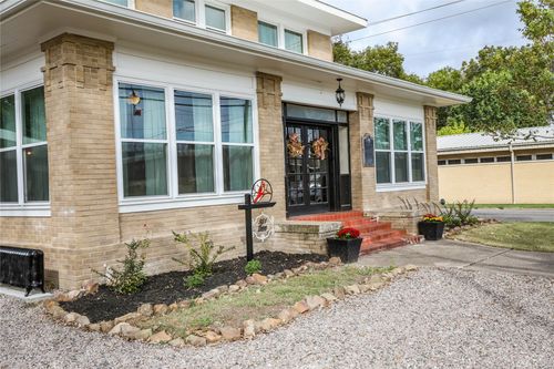 921 N Center St, Bonham, TX, 75418-3713 | Card Image