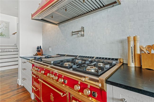 Officine Gullo stove and exhaust hood | Image 14