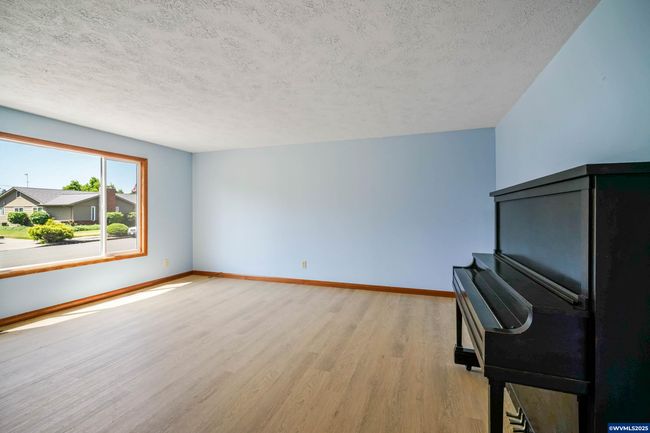 1679 Mistwood Dr Ne, House other with 3 bedrooms, 2 bathrooms and null parking in Keizer OR | Image 8