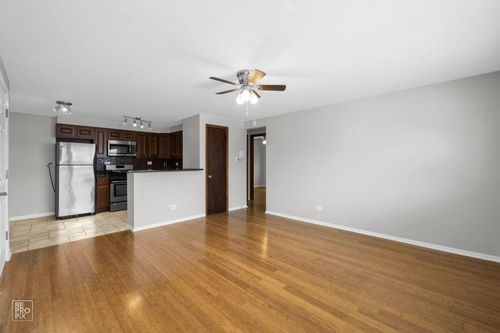 apt-6-8440 W 95th St, Hickory Hills, IL, 60457-2296 | Card Image