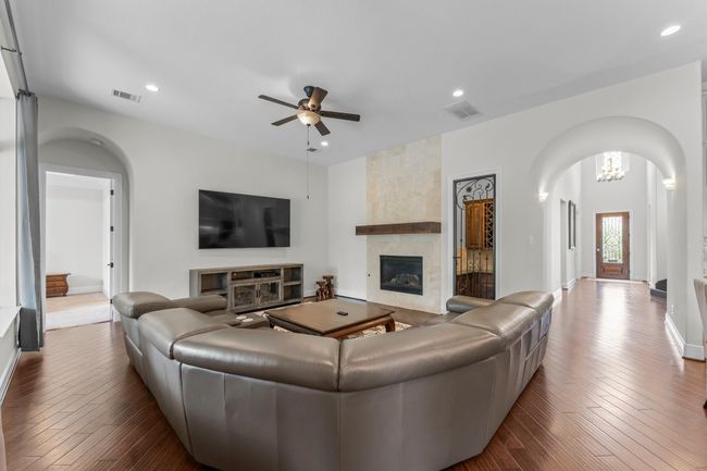 4038 Sabine Valley Trl, House other with 5 bedrooms, 5 bathrooms and 3 parking in Spring TX | Image 9