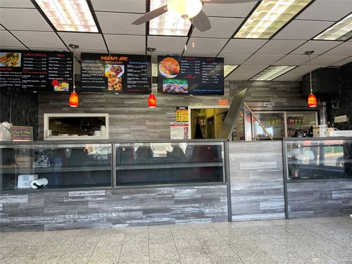 77 164th St, Fresh Meadows, NY, 11366 | Card Image