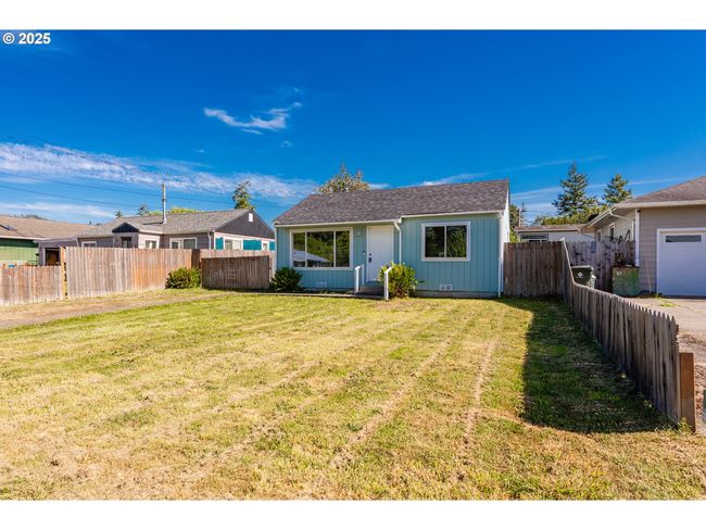 1636 Maple St, House other with 2 bedrooms, 1 bathrooms and null parking in Myrtle Point OR | Image 4