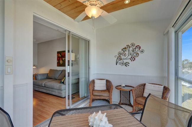 Private balcony with sliders and screens. | Image 27