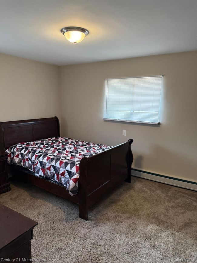 1095 Cora Dr, House other with 3 bedrooms, 2 bathrooms and null parking in Flint MI | Image 11