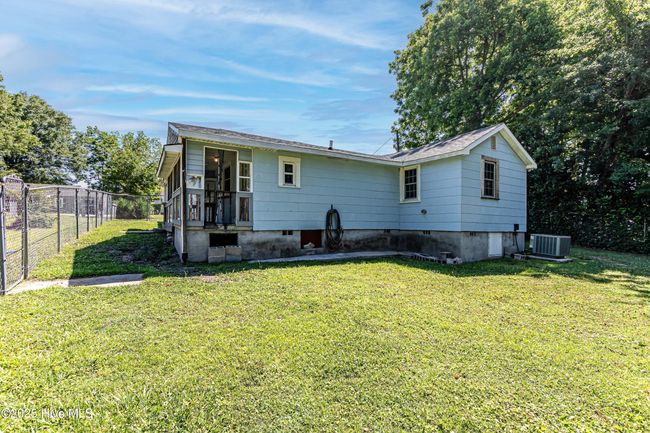 105 Queens Rd, House other with 3 bedrooms, 1 bathrooms and null parking in Jacksonville NC | Image 5