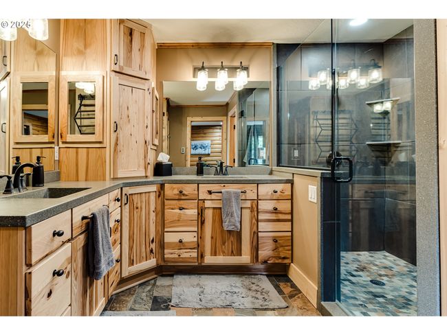 86561 R R Baker Rd, House other with 3 bedrooms, 3 bathrooms and 2 parking in Springfield OR | Image 12