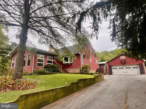 2384 Easton Rd, Bethlehem, PA, 18015-5921 | Card Image