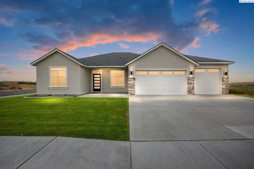 8813 Dusty Maiden Dr, Pasco, WA, 99301-7712 | Card Image