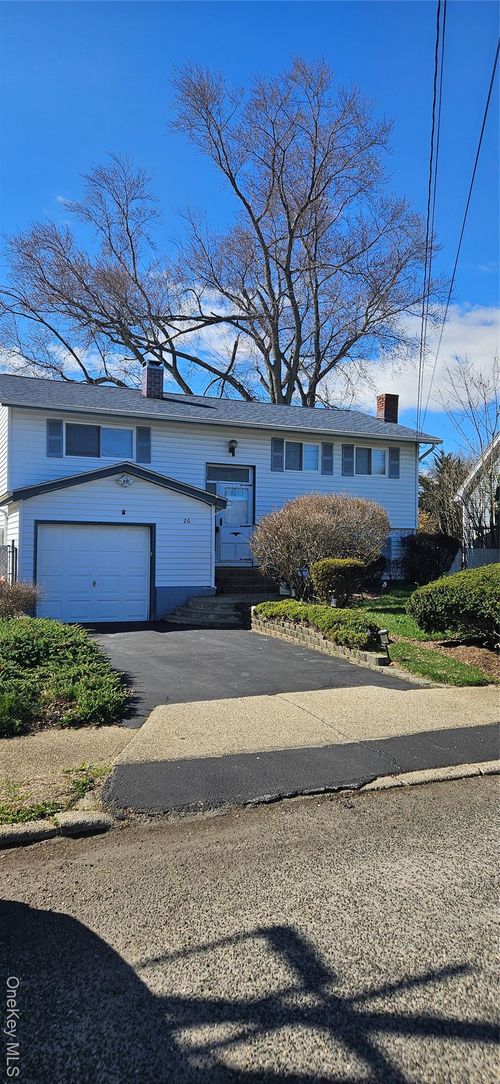 26 Clarke St, Brentwood, NY, 11717-2004 | Card Image