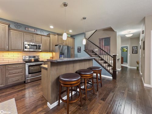 216 Oak Hill Dr, Hampton, IA, 50441-1008 | Card Image
