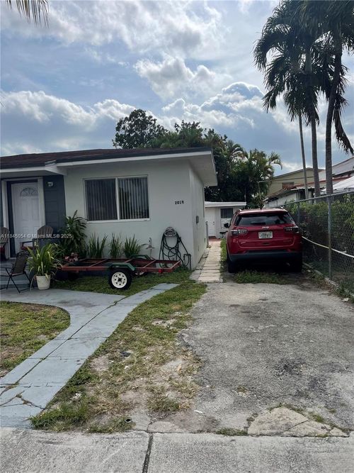 2012 Nw 2nd St, Miami, FL, 33125-5324 | Card Image