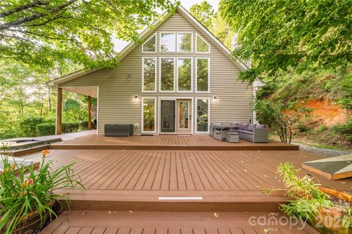 67 Hummingbird Hill Rd, Franklin, NC, 28734-9452 | Card Image