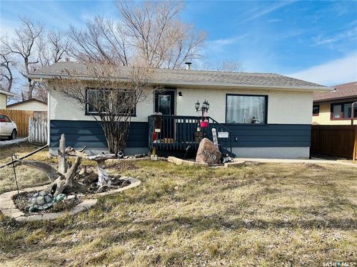 310 4th Ave Se, Swift Current, SK, S9H3L8 | Card Image