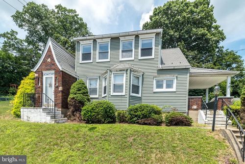 315 W Mountain Ave, Pen Argyl, PA, 18072-1027 | Card Image