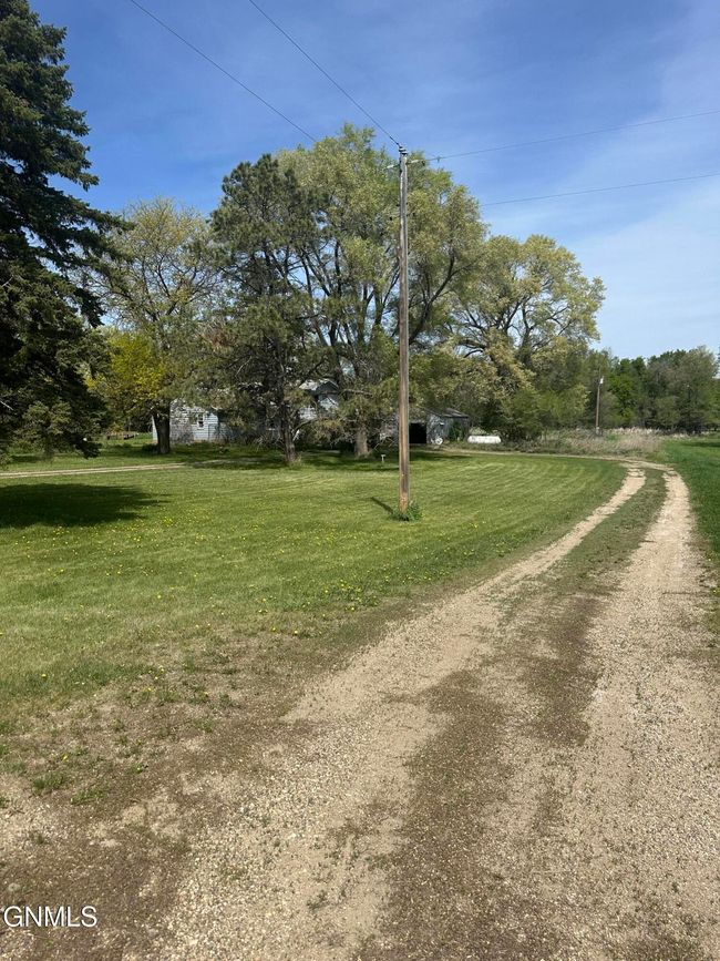 10185 99 Th St Se, House other with 5 bedrooms, 3 bathrooms and null parking in Oakes ND | Image 6