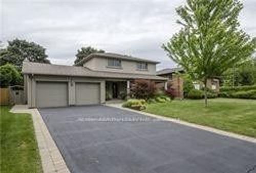 4 Silvergrove Rd, North York, ON, M2L2N6 | Card Image