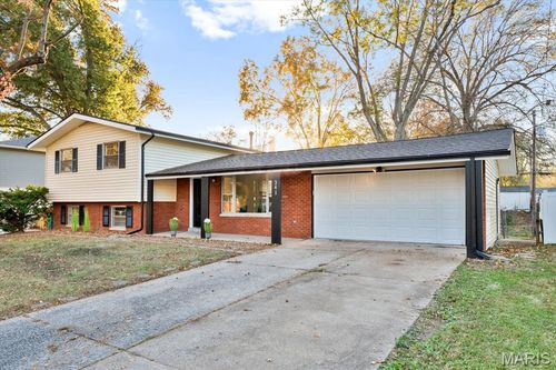 341 Sumter Dr, Belleville, IL, 62221-5747 | Card Image