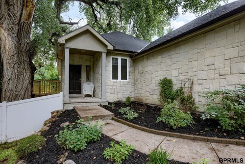 19915 Farnam St, Elkhorn, NE, 68022-4831 | Card Image