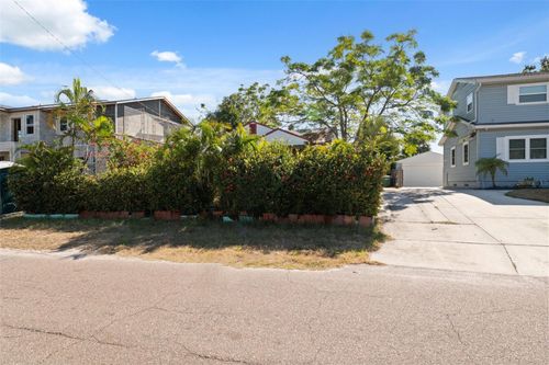 1916 W Grace St, TAMPA, FL, 33607-5417 | Card Image