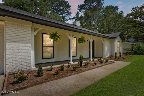 92 Long Meadow Rd, Brandon, MS, 39042-2181 | Card Image