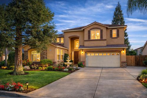 2707 E Omaha Ave, Fresno, CA, 93720-4942 | Card Image