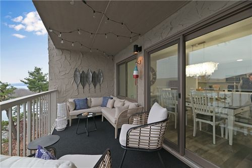 80 Cliffside Dr, Canandaigua, NY, 14424-8806 | Card Image