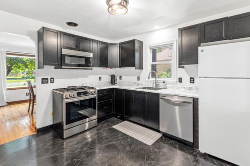 5670 Main St W, Maple Plain, MN, 55359-9704 | Card Image