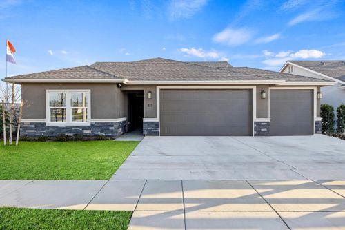 415 W Joan Avenue, Porterville, CA, 93257 | Card Image