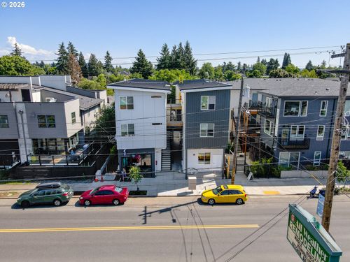 5042 Ne Fremont St, Portland, OR, 97213-1765 | Card Image