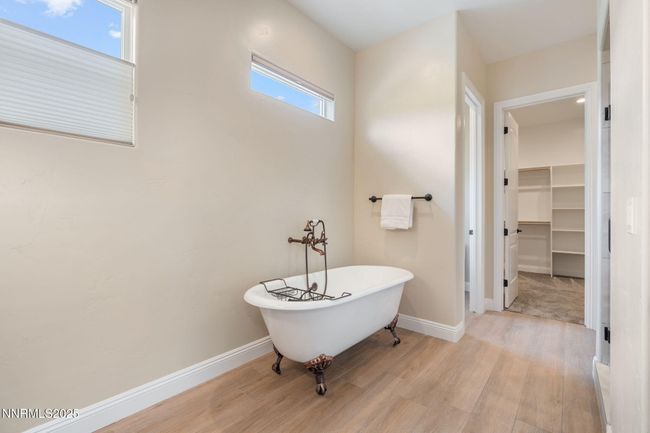 Primary Bathroom | Image 16