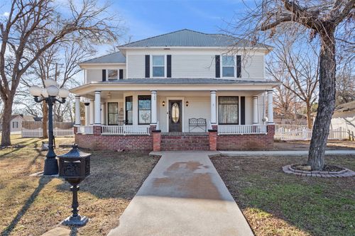 900 W 6th St, McGregor, TX, 76657-2058 | Card Image