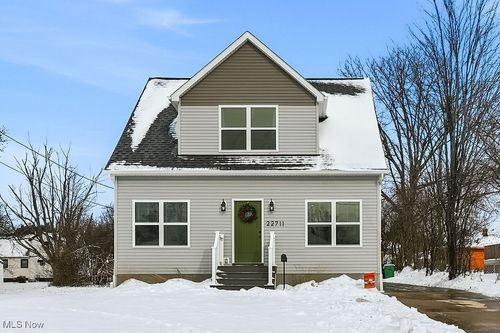 22711 Vera St, Warrensville Heights, OH, 44128-4701 | Card Image