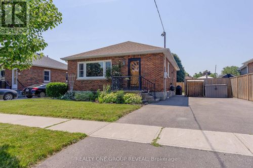 37 Prince St, Bowmanville, ON, L1C1G4 | Card Image