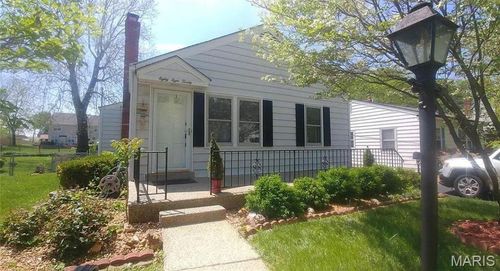 8820 Bridgeport Ave, Brentwood, MO, 63144-1720 | Card Image