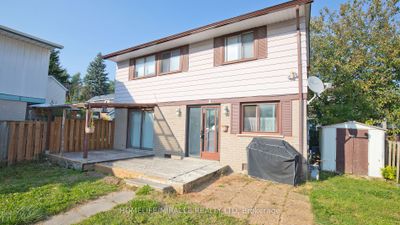 8 Hillbank Trail, House other with 3 bedrooms, 2 bathrooms and 4 parking in Brampton ON | Image 2