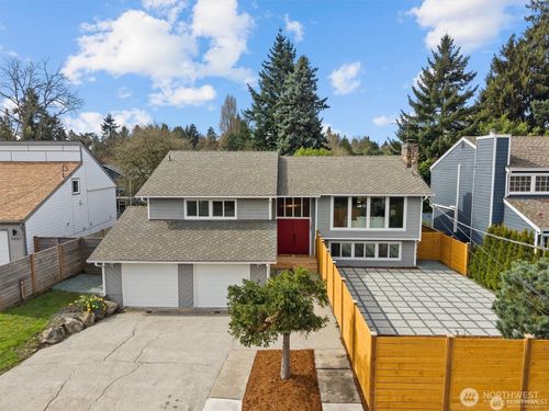 7407 25th Ave Ne, Seattle, WA, 98115-5813 | Card Image
