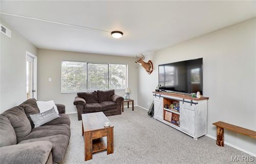 e-7 Fairways Cir, Saint Charles, MO, 63303-3329 | Card Image