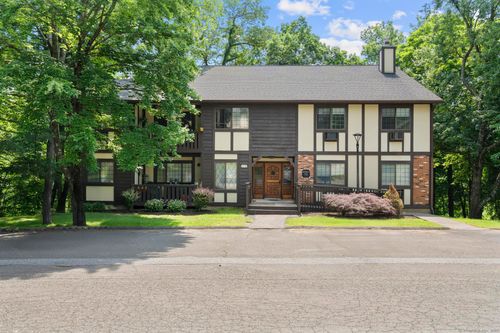 8-8 Carlisle Ct, Brookfield, CT, 06804-2713 | Card Image