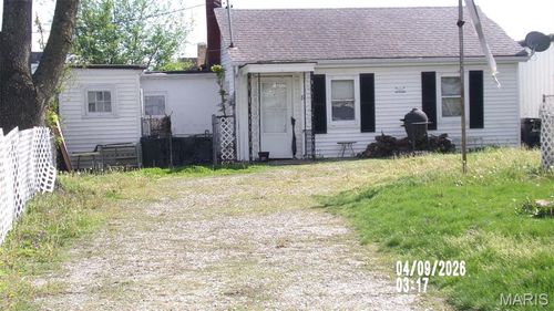 8 East C Street, Belleville, IL, 62220 | Card Image