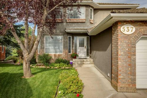 537 Sierra Madre Court Sw, Calgary, AB, T3H3M5 | Card Image
